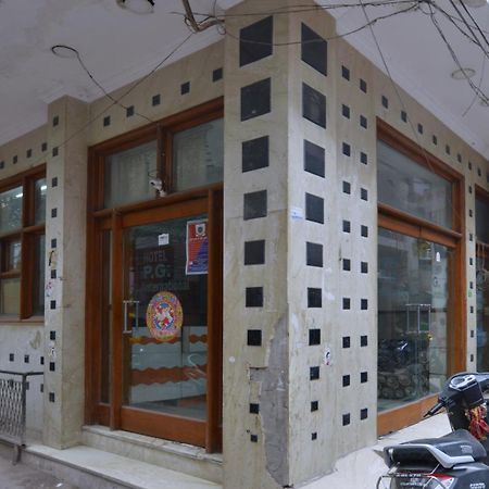 Family Hotel By Pg International New Delhi Ngoại thất bức ảnh