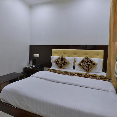 Family Hotel By Pg International New Delhi Ngoại thất bức ảnh