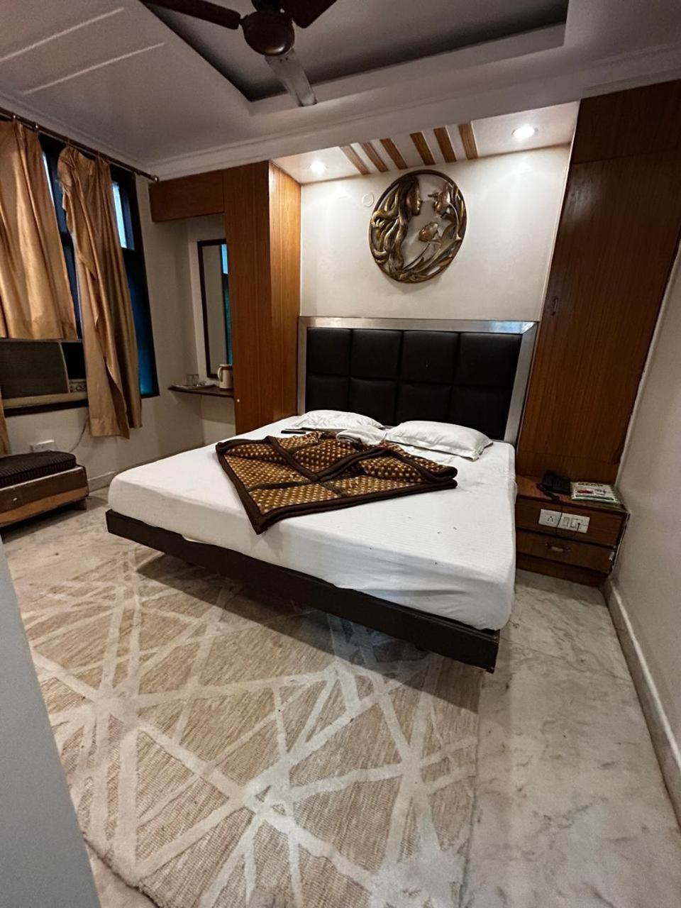 Family Hotel By Pg International New Delhi Ngoại thất bức ảnh