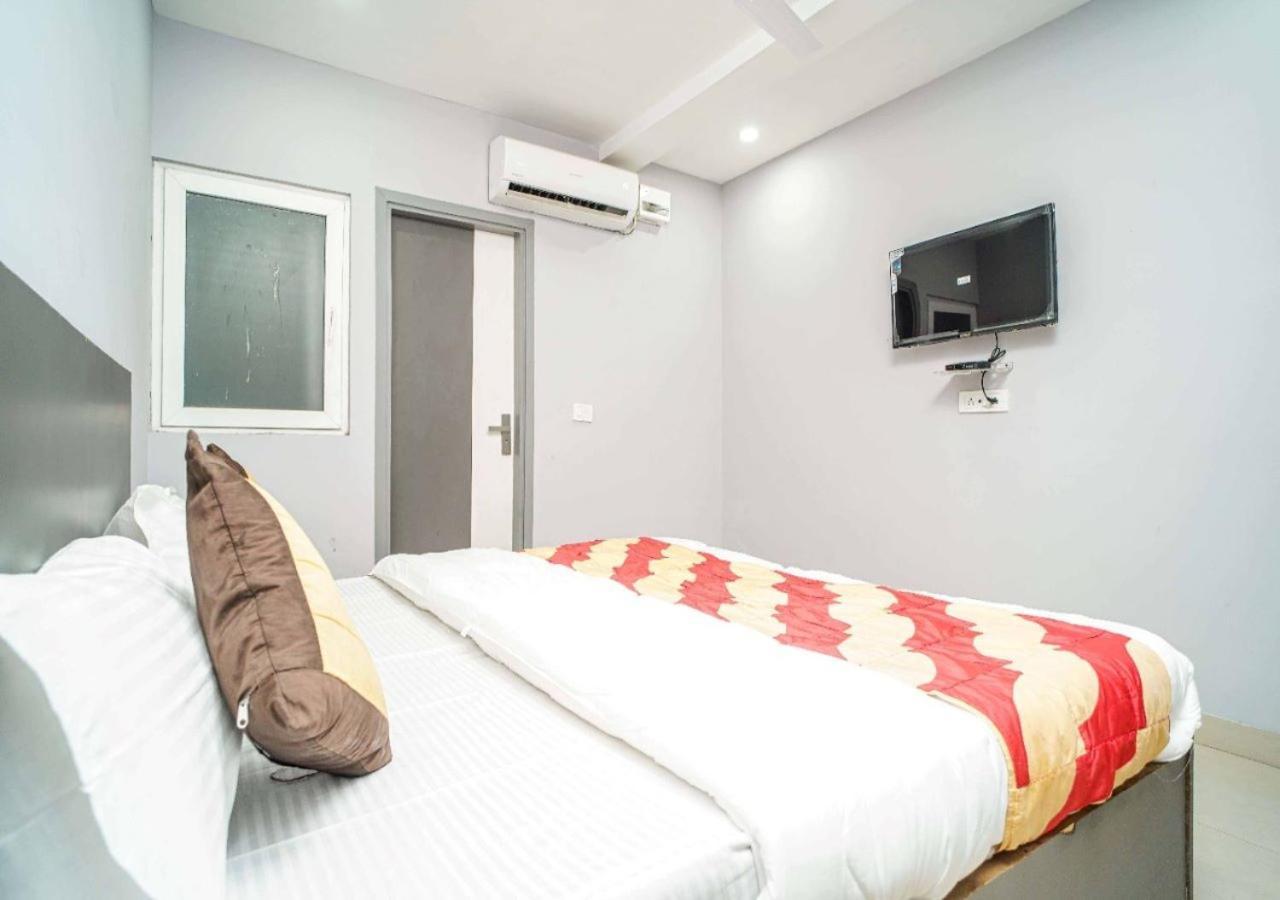 Family Hotel By Pg International New Delhi Ngoại thất bức ảnh